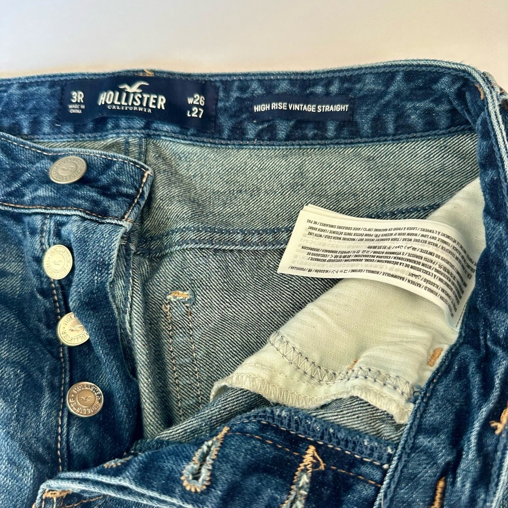 Hollister Women’s High Rise Vintage Straight Jeans - Picture 5 of 5